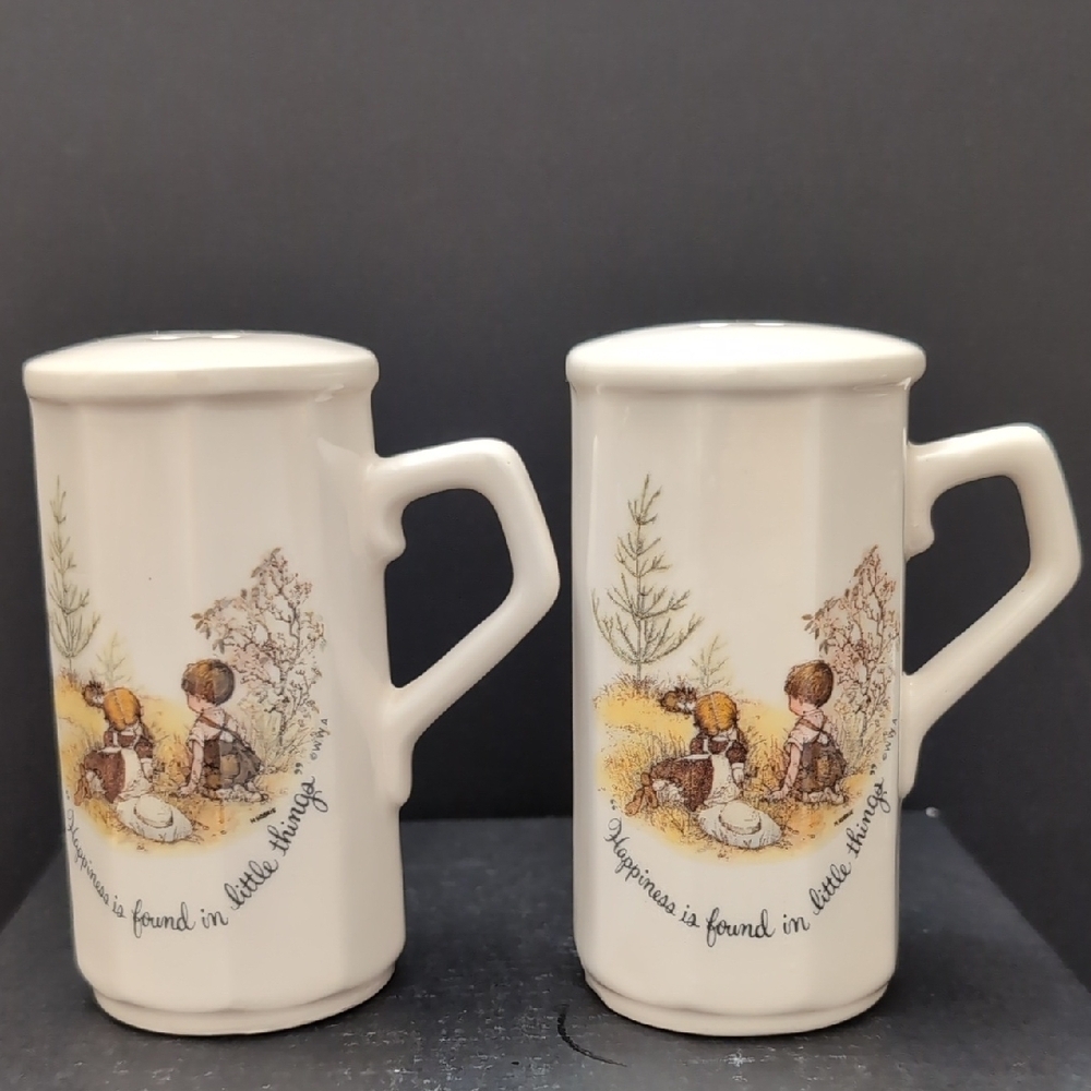 VGT,Holly Hobbie Charming White Ceramic Salt/Pepper Shakers.